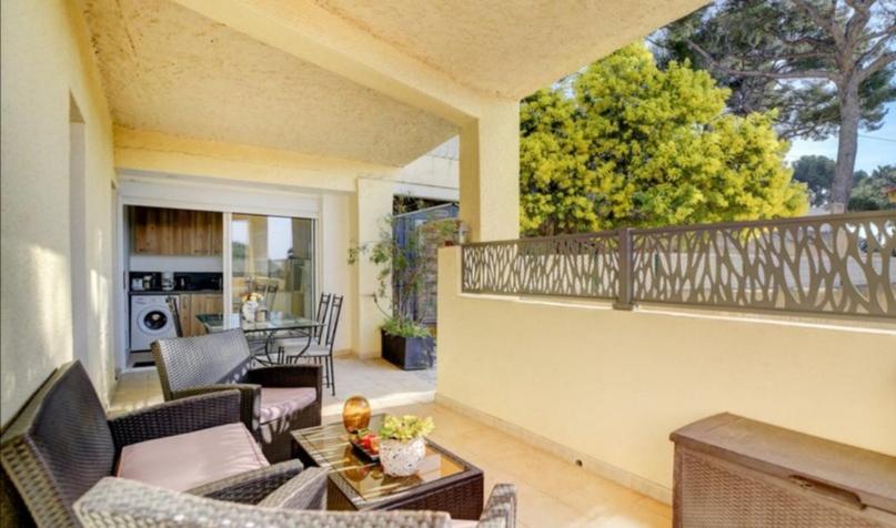Villa Superbe Vue Mer Sur La Baie De Bandol , 200 M Des Plages Sanary-sur-Mer Luaran gambar